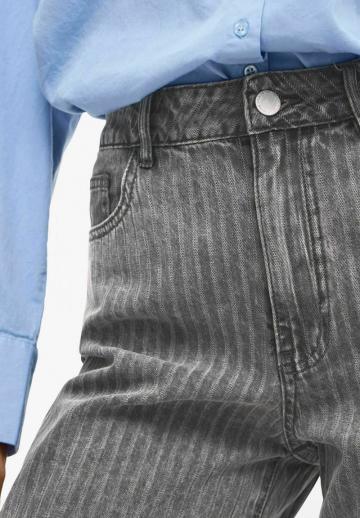 Клешеные джинсы