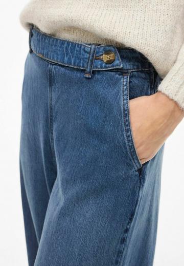 Клешеные джинсы