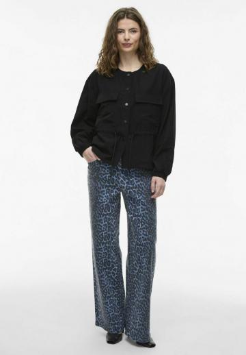 Куртка с накладнымит карманами