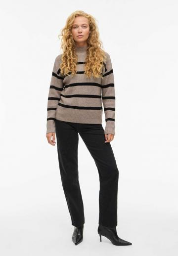 Пуловер в полоску