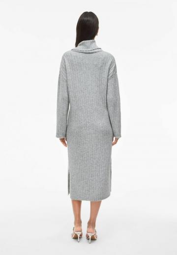 Вязаное платье