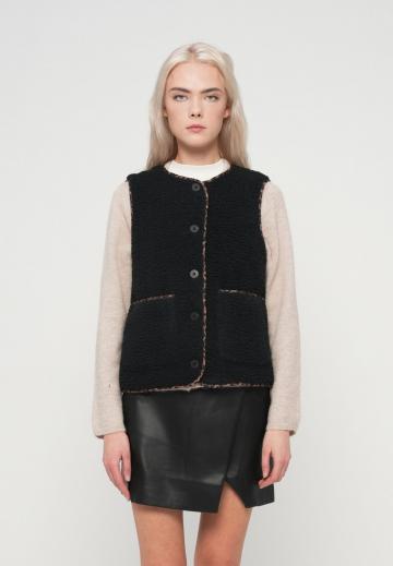 Пуховой жилет