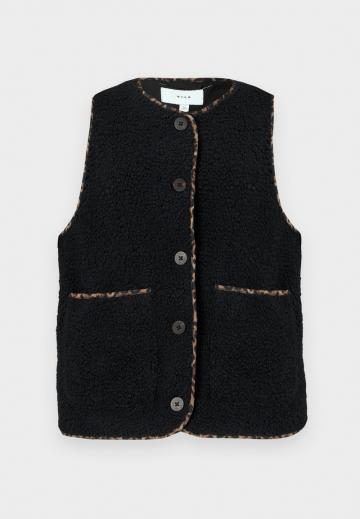 Пуховой жилет