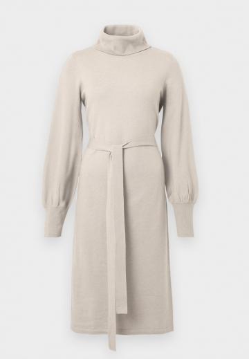 Вязаное платье