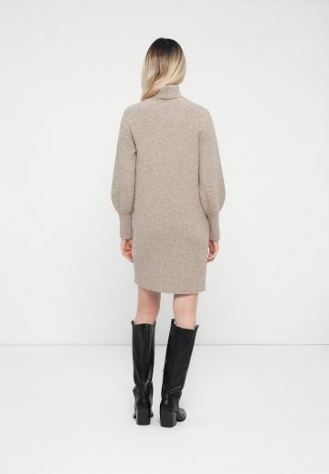 Вязаное платье