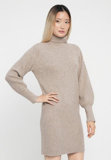 Вязаное платье