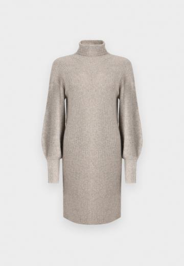 Вязаное платье