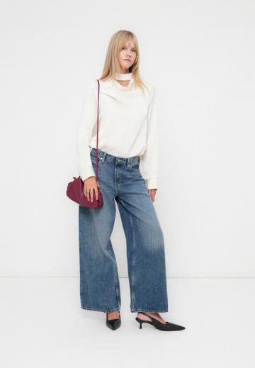 Атласная блузка