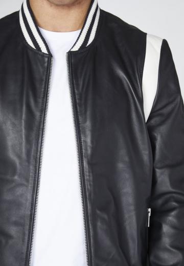 Куртка бомбер