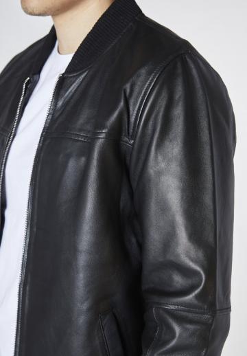 Куртка бомбер