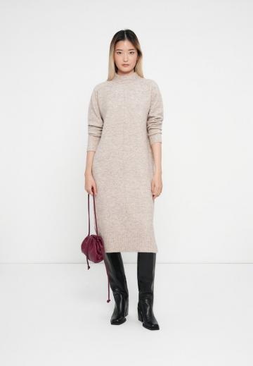 Вязаное платье