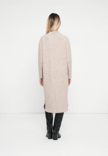 Вязаное платье