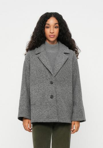 Короткое пальто