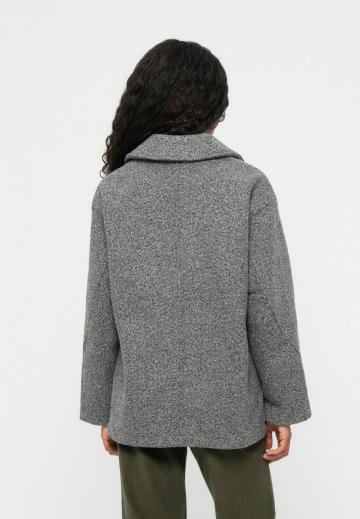 Короткое пальто