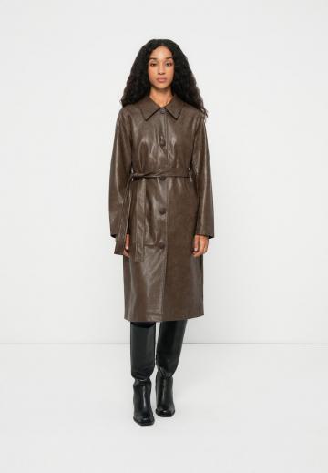 Пальто из искусственной кожи