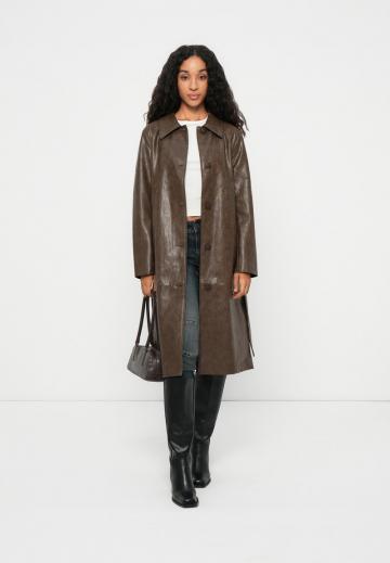 Пальто из искусственной кожи