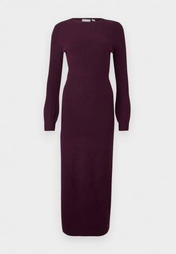 Вязаное платье