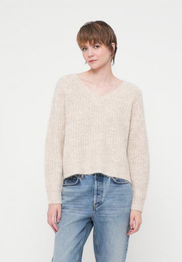 Пуловер с вырезом V