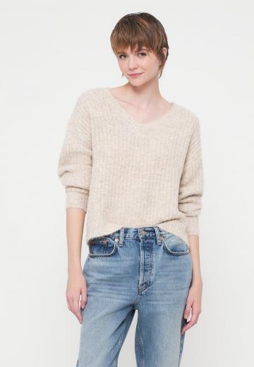 Пуловер с вырезом V