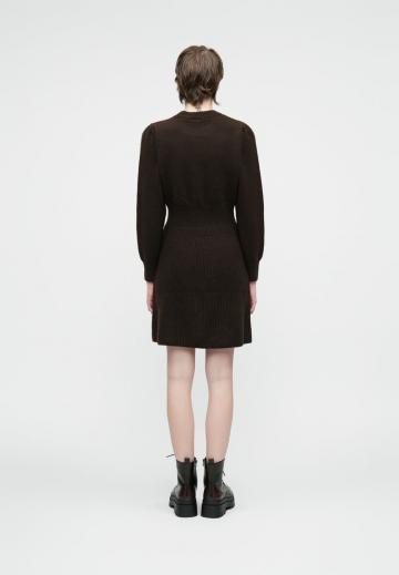 Вязаное платье