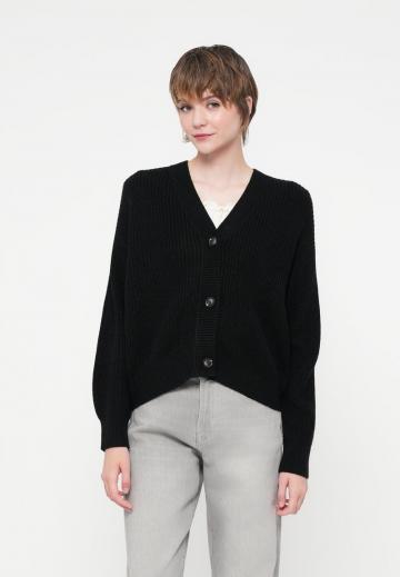 Вязаный жилет