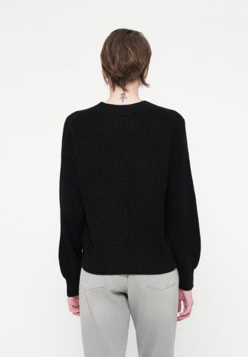 Вязаный жилет