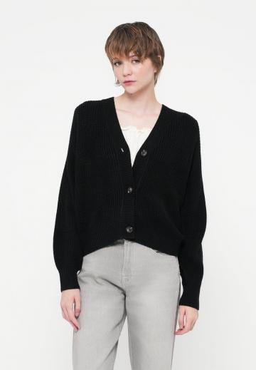 Вязаный жилет