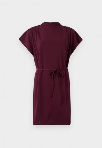 Короткое платье