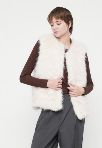 Пуховой жилет