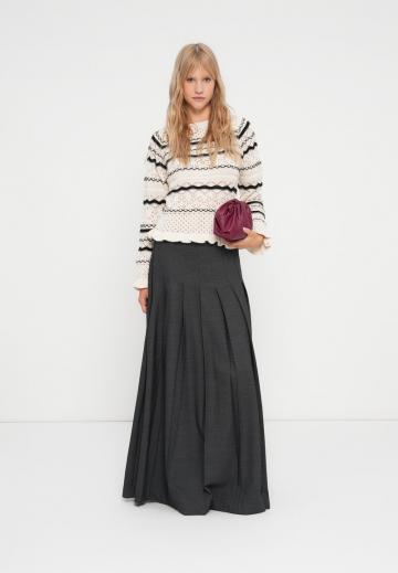 Пуловер в полоску