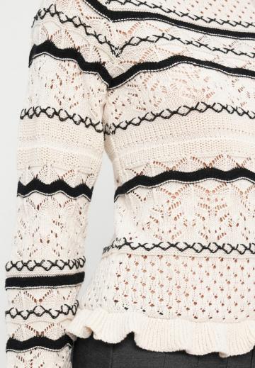 Пуловер в полоску