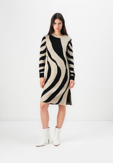 Вязаное платье