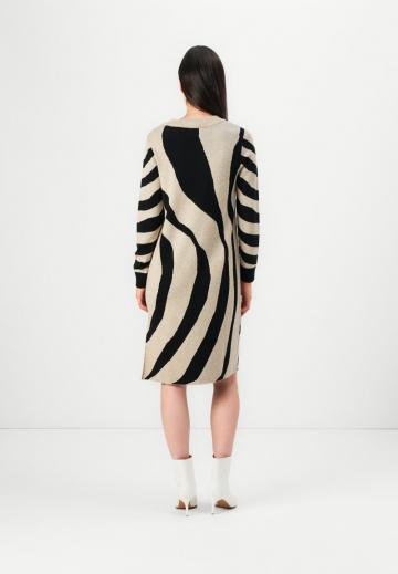 Вязаное платье