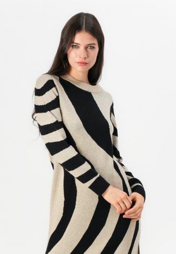 Вязаное платье