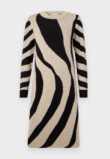 Вязаное платье