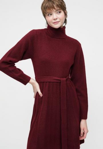 Вязаное платье