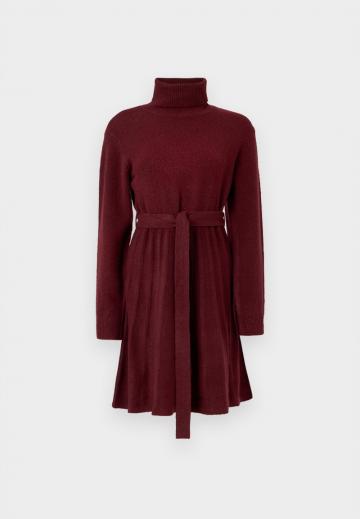 Вязаное платье