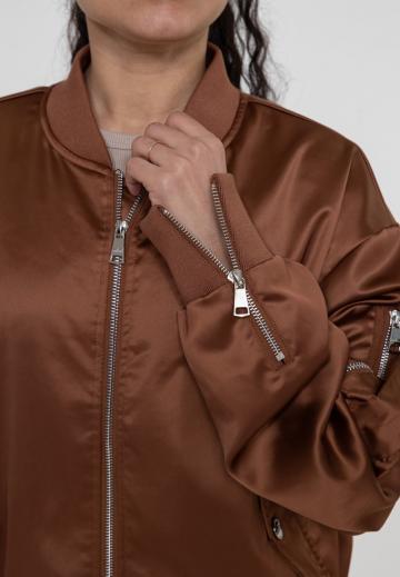 Куртка с накладнымит карманами