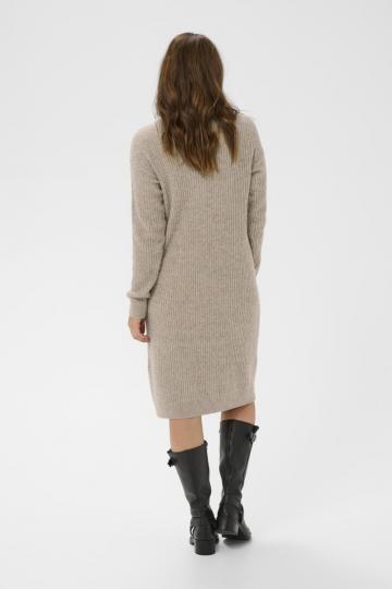 Вязаное платье