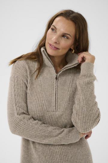 Вязаное платье