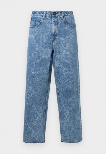 Свободные джинсы