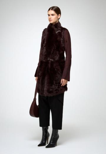 Длинный жилет