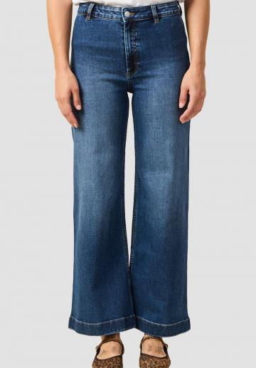 Клешеные джинсы