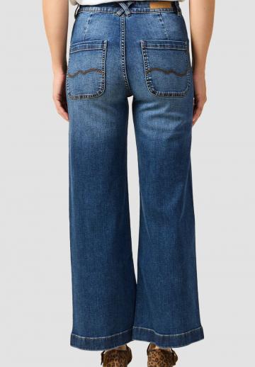 Клешеные джинсы