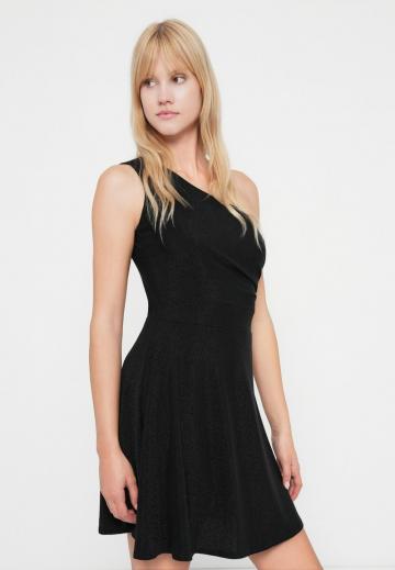 Короткое платье