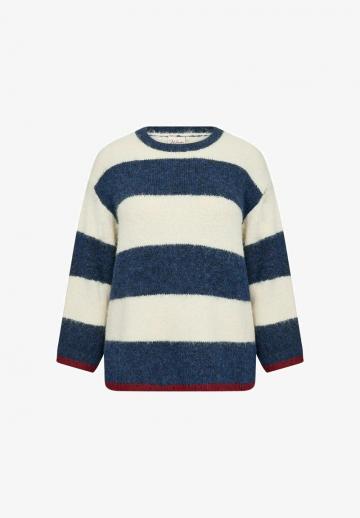 Пуловер в полоску