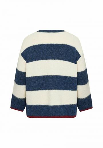 Пуловер в полоску
