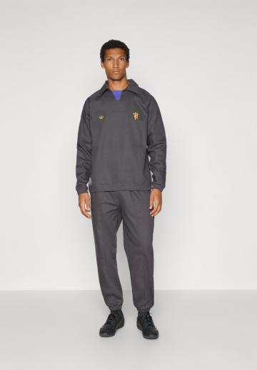 Спортивная куртка