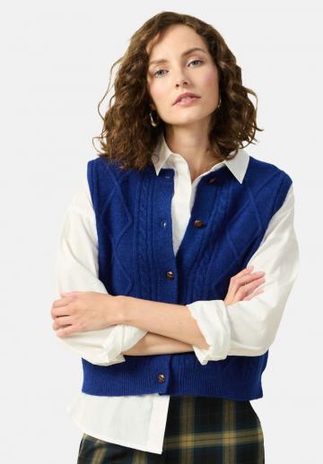 Вязаный жилет