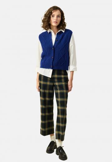 Вязаный жилет